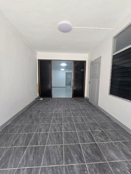 For rent, for rent, for rent, townhouse, location MRT Huai Khwang, Soi Pracharat Bamphen 16, Intersection 3, cheap price, interested Line: @951qfbfi