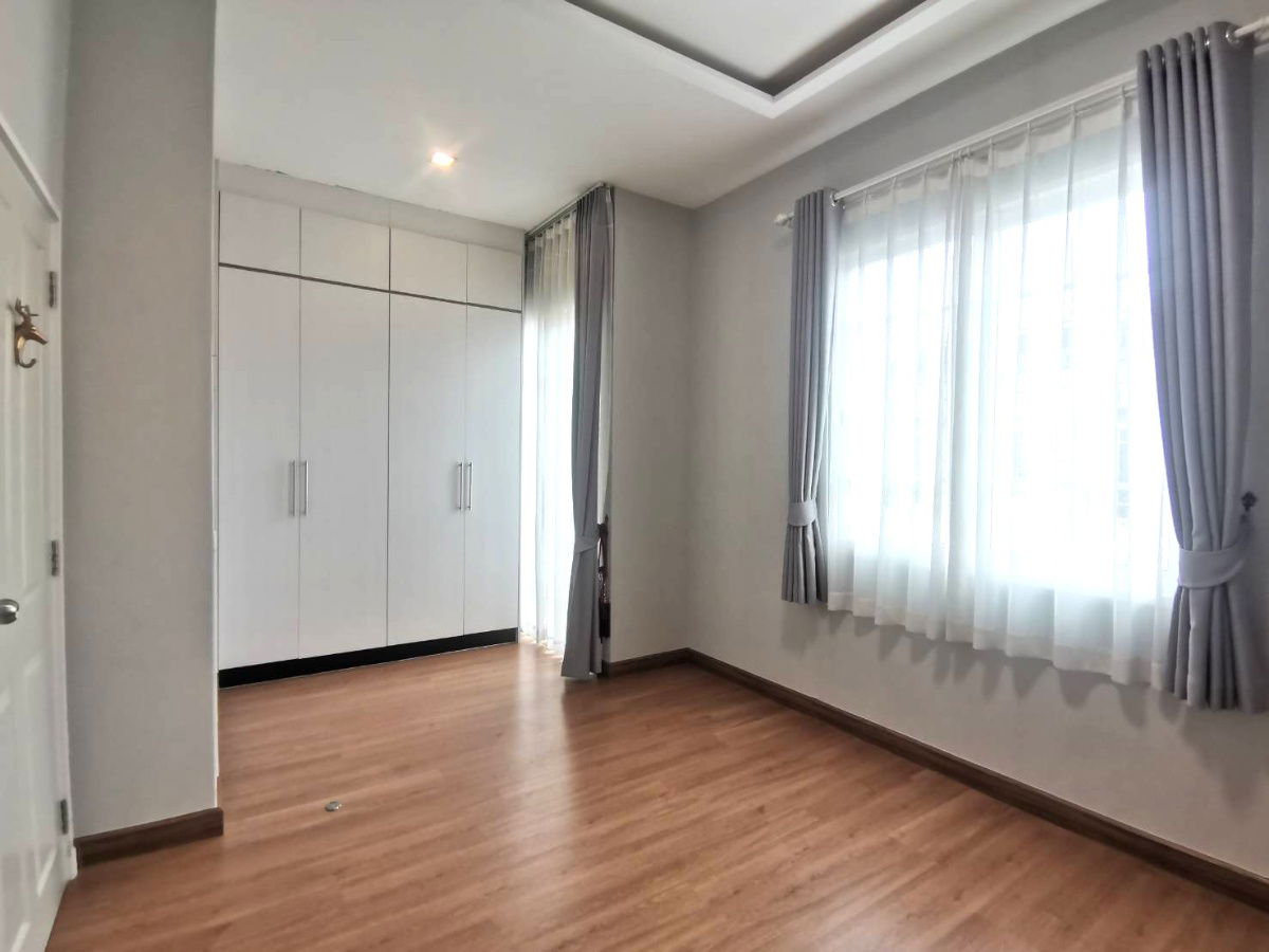 picture best price for sale golden town bangkae near the mall bangkae ready to move in fully air-conditioned 064-974-2441 - 3/20