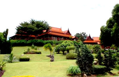 Land for sale Pak Chong Nakhon Ratchasima : House for sale with land 32 rai 3 ngan 82 square wah with garden, Khao Yai.