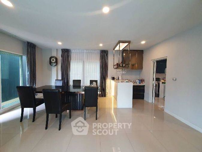 5-bed house for sale, 340 sqm, 96.5 sq wah, Centro Watcharapol