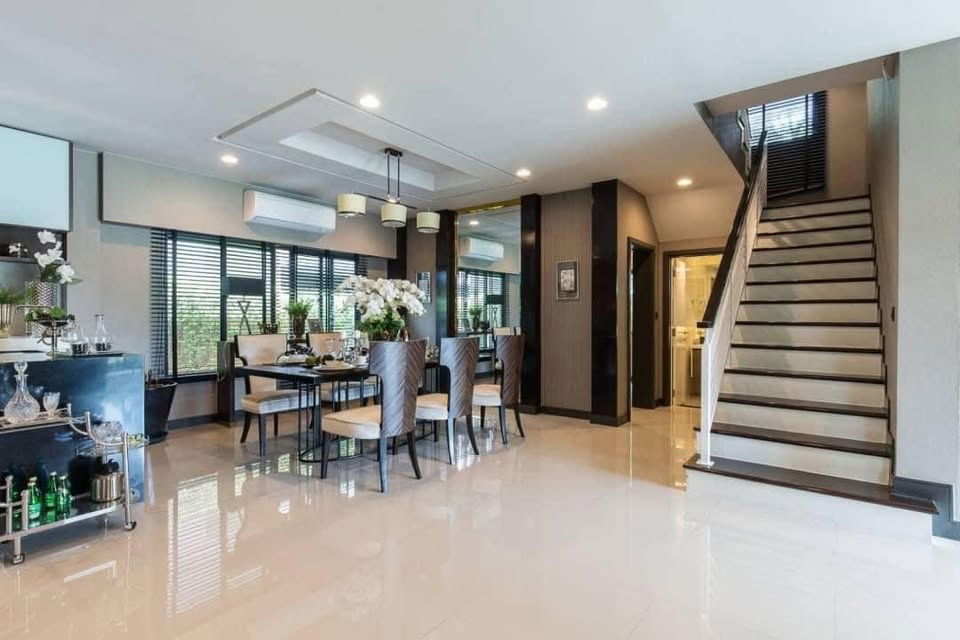 picture Setthasiri Krungthepkreeta for rent 4Bedroom 160,000 Baht | Contact 085-546-9559 - 8/14