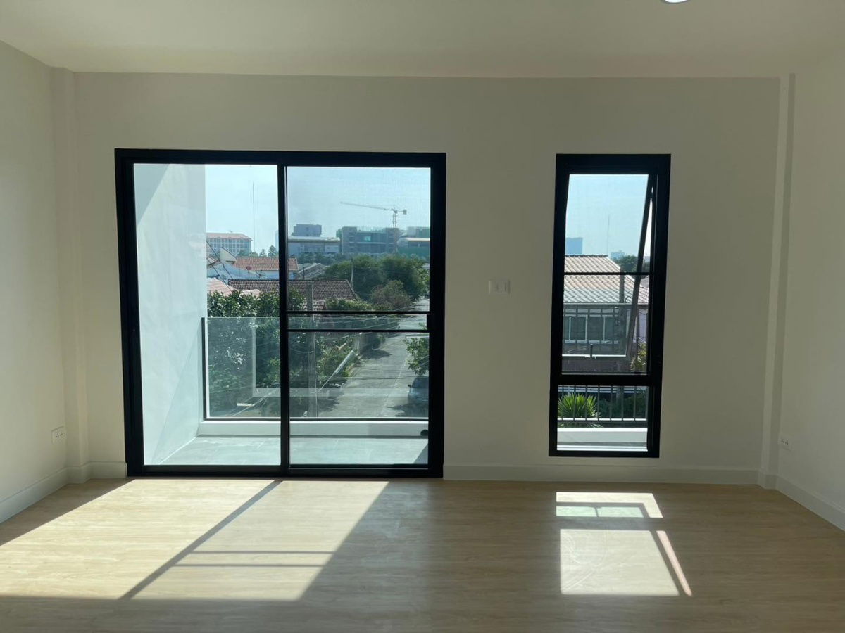 รูป ขายทาวน์โฮม 3 ชั้น เล่นระดับ 4 ห้องนอน 3 ห้องน้ำ 3.89 ล้าน **ฟรีโอน - รูปที่ 17/66