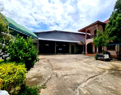 โรงงาน นิคมสินสาคร :  ขายโรงงานพร้อมสำนักงาน สมุทรสาคร / ถนนเศรษฐกิจ 1 หลังวัดบางปิ้ง / มีใบรง 4 ประเภท พลาสติค / มีบ้านพักคนงาน / รถใหญ่เข้าออกได้ / ขายราคาพิเศษ