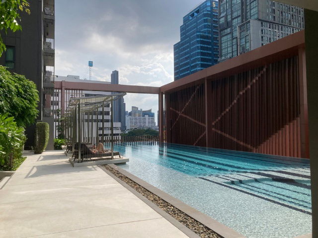 รูป 🚩 ขายขาดทุน คอนโด ซี เอกมัย ชั้น 42 ห้องสวย สไตล์ลอฟท์ 2 ชั้น พื้นที่ใช้สอย 44 ตารางเมตร - รูปที่ 41/65