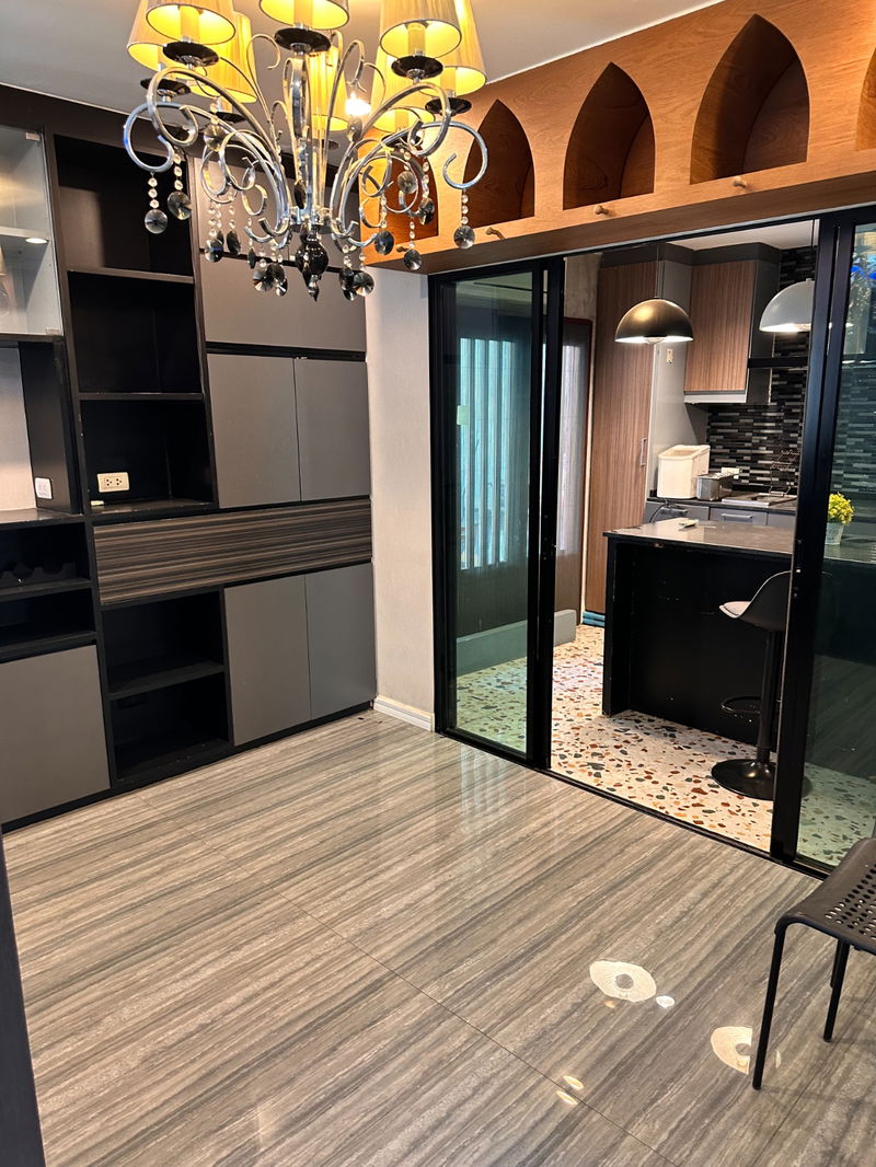 ขายทาวน์โฮม : หลังมุม!บิ๊วอินสวยทั้งหลัง! ขายทาวน์โฮม 4 ชั้น โครงการอารียาแมนดารีน่าสุขุมวิท 77  ! 31.1 ตร.ว 198 ตรม 5 นอน 5 น้ำ 2 จอด 