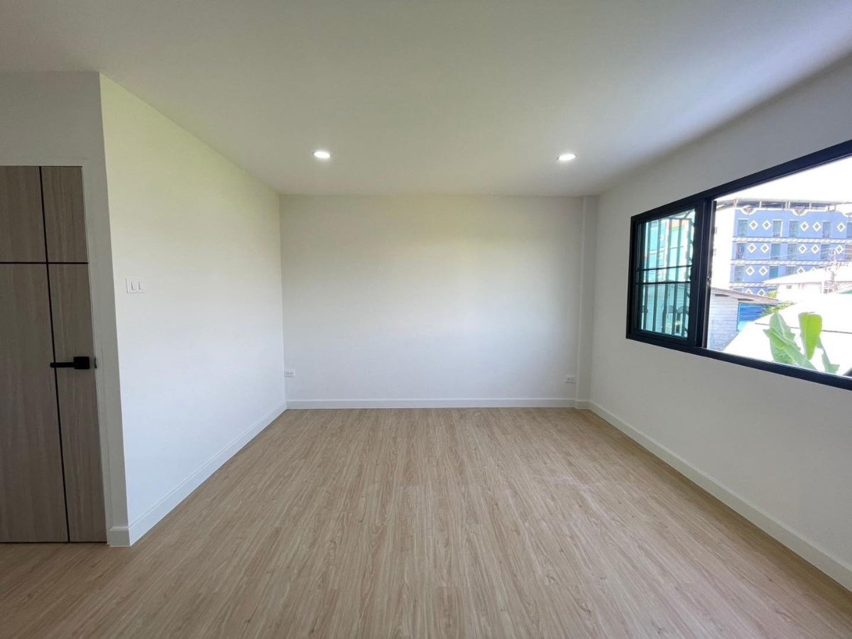 รูป ขายทาวน์โฮม 3 ชั้น เล่นระดับ 4 ห้องนอน 3 ห้องน้ำ 3.89 ล้าน **ฟรีโอน - รูปที่ 25/66