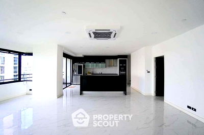 Condos for sale BTS Thong Lo (Thong Lor) : 3-BR Condo at Moon Tower Condominium near BTS Thong Lor (ID 803451)