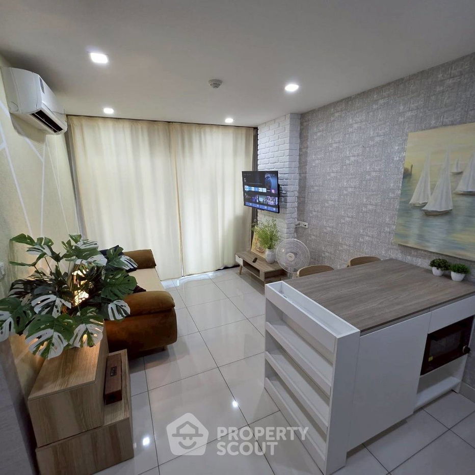 picture 1-BR Condo at Siam Oriental Plaza close to Phratamnak (ID 2167958) - 1/20
