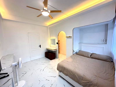 Townhouses for rent BTS Udom Suk : For rent, for lease, home office, Phra Khanong, BTS Phra Khanong, cheap price, interested, Line: @951qfbfi