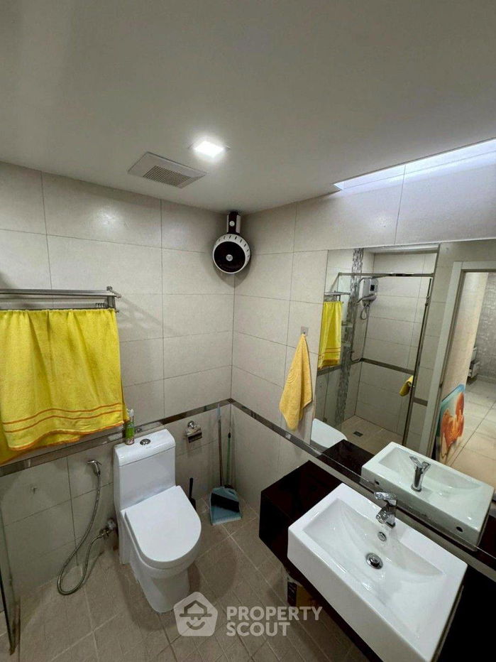 picture 1-BR Condo at Siam Oriental Plaza close to Phratamnak (ID 2167958) - 10/20