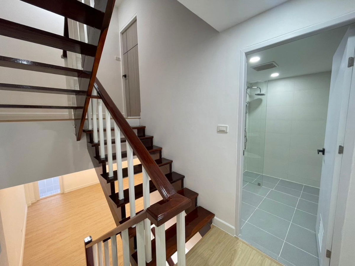 รูป ขายทาวน์โฮม 3 ชั้น เล่นระดับ 4 ห้องนอน 3 ห้องน้ำ 3.89 ล้าน **ฟรีโอน - รูปที่ 34/66