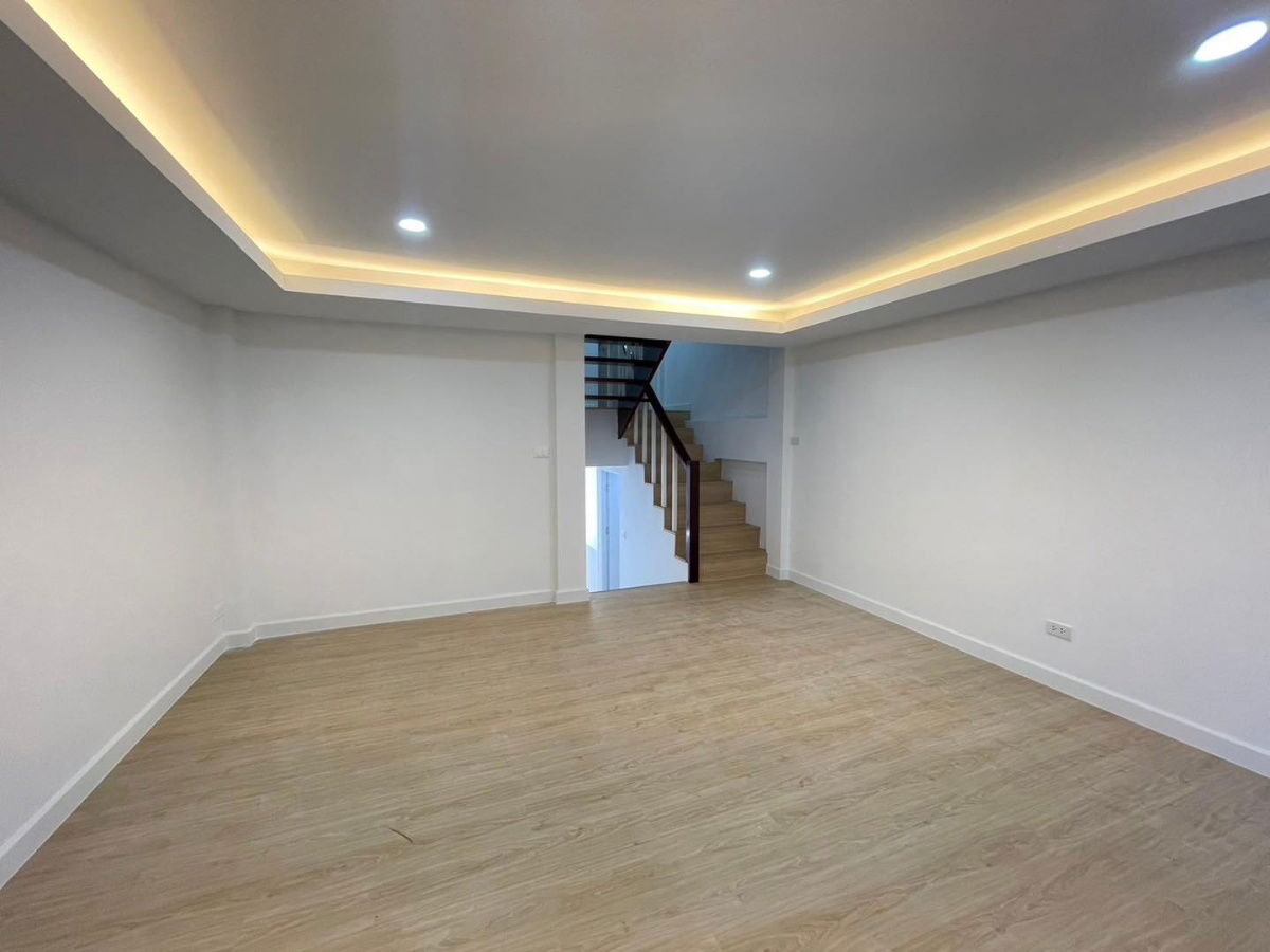 รูป ขายทาวน์โฮม 3 ชั้น เล่นระดับ 4 ห้องนอน 3 ห้องน้ำ 3.89 ล้าน **ฟรีโอน - รูปที่ 45/66