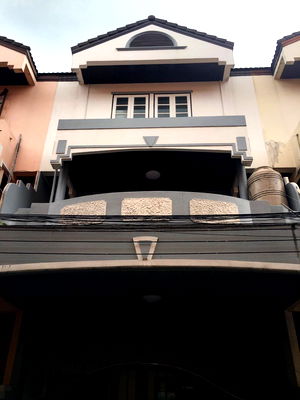 Townhouses for sale The Government Complex Changwattana  : Townhome for sale (near MRT 2 Line, school ,Government Center and Market) 
