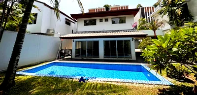 เช่าบ้านเดี่ยว เขตวัฒนา : 🔼🔽 AccomA 📩 Pet friendly,Private Swimming Pool 4 BR House in Phra Khanong Nuea (AA25133)