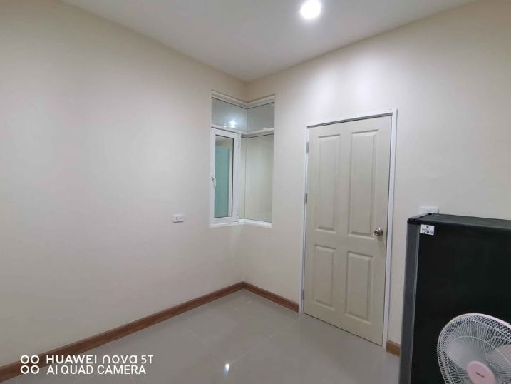 รูป ให้เช่าทาวน์โฮมใหม่ 3 ห้องนอน หมู่บ้านโกลเด้น ทาวน์ ศรีราชา-อัสสัมชัญ (ถนน 9 กิโล) ขนาด 3 นอน 2 ห้องน้ำรถ 1 คัน มีแอร์ 4 เครื่อง - รูปที่ 4/22