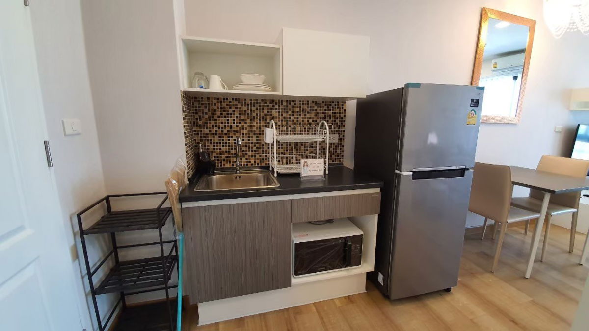 picture ðð§ĄStudio 7500 baht, Madrid Building, 6th floor, north side, cool all day, fully furnished, has washing machine, very good value - 8/16