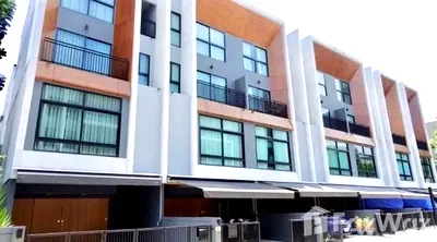 Townhouses for rent Petchburi Road Bangkok : Arden Pattanakarn townhouse for sale/rent 1859640