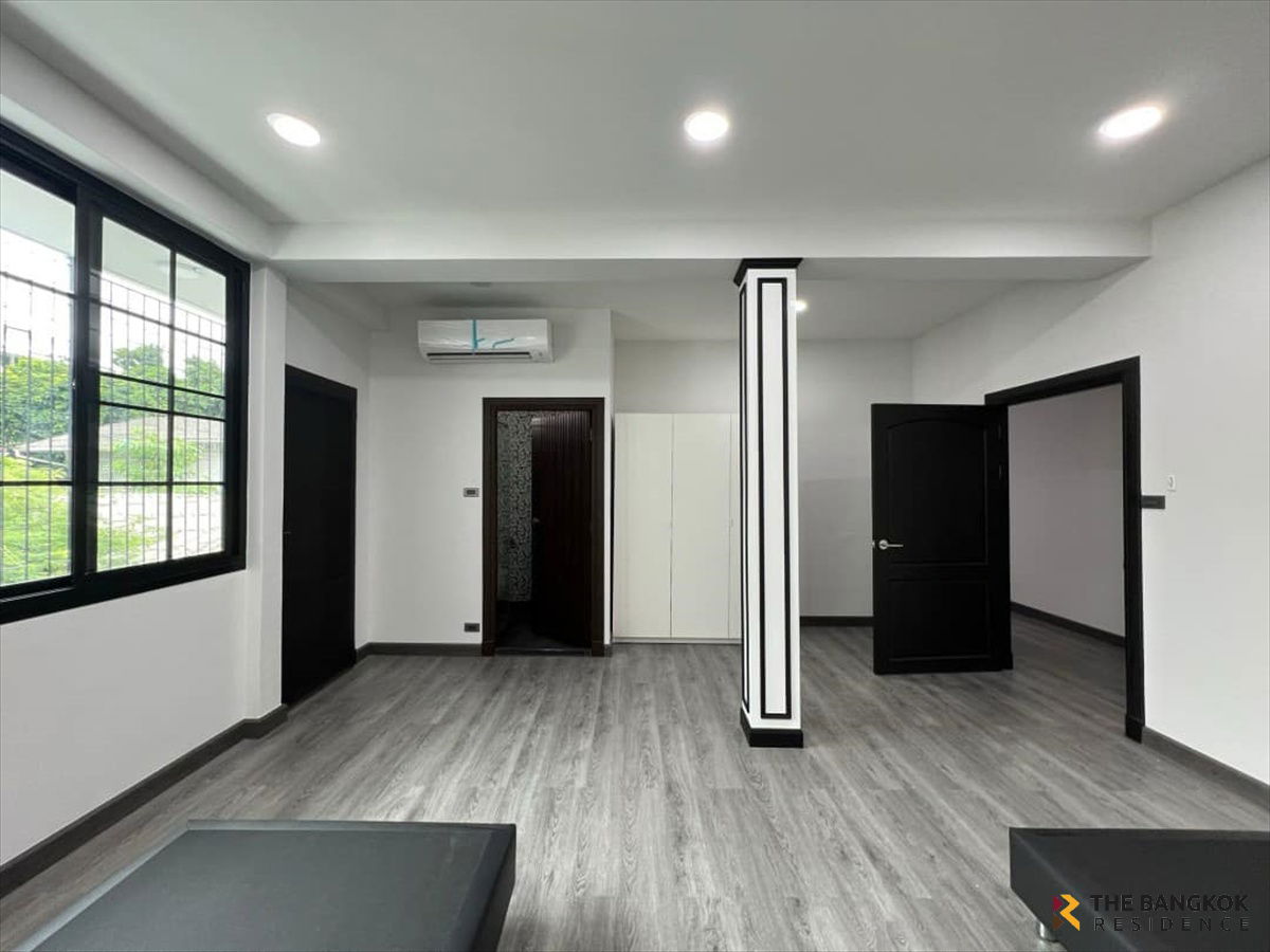 picture Townhouse in Sukhumvit 26 ðĄ In the heart of Sukhumvit, close to BTS Phrom Phong / EmQuartier / Emporium ðŦ - 2/11