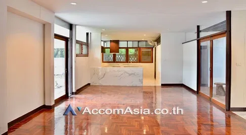 🔼🔽 AccomA 📩 Pet friendly 3 BR House in Khlong Tan Nuea (13000371)