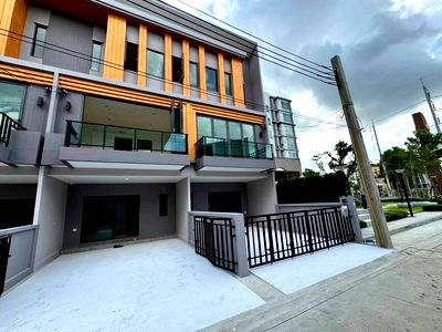 Home office for rent Ladkrabang Road Road : Townhome for rent at EIGEN Rama 9 (SPSAD3570)