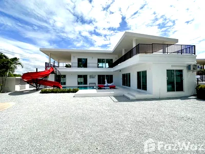 Houses for sale Lieb Tang Rodfai : 6 Bedroom Villa for sale in Huai Yai, Chon Buri  1940046