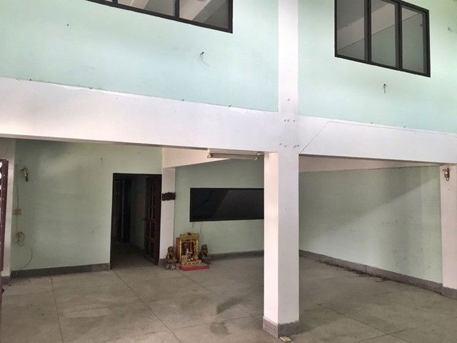 picture FOR SALE  COMMERCIAL BUILDING PROPERTY  1200000 BAHT. - 4/8