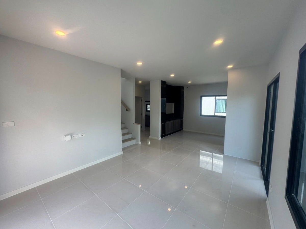 รูป ให้เช่า บ้านเดี่ยวดีไซน์โมเดิร์น “บริทาเนีย บางนา–สุวรรณภูมิ กม.26” โครงการคุณภาพจาก Britania (ในเครือ Origin Group) - รูปที่ 7/13