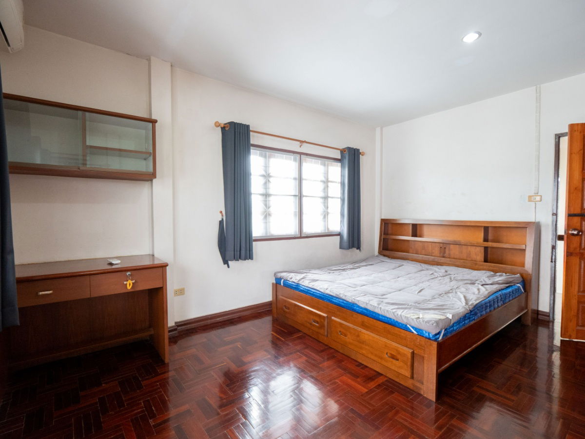 รูป ให้เช่าบ้าน ให้เช่าบ้านเดี่ยว หมู่บ้านพรไพลิน 5 ซอยอ่อนนุช 16 ติดถนนสุขุมวิท 77 ใกล้รถไฟฟ้าBTSอ่อนนุช ขนาด 65 ตรว. พื้นที่ใช้สอย 200 ตรม. - รูปที่ 41/47