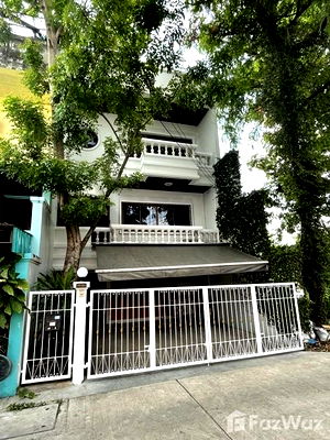 Townhouses for rent Union Mall : 3 Bedroom Townhouse for rent in Chantharakasem, Bangkok  1890462