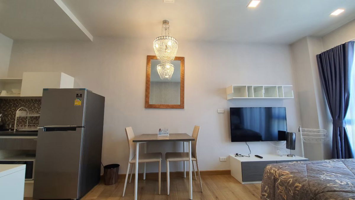 picture ðð§ĄStudio 7500 baht, Madrid Building, 6th floor, north side, cool all day, fully furnished, has washing machine, very good value - 7/16