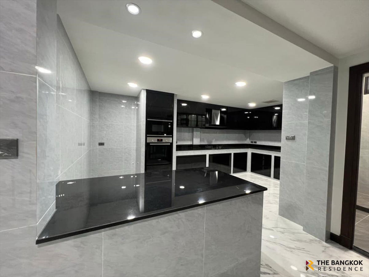 picture Townhouse in Sukhumvit 26 ðĄ In the heart of Sukhumvit, close to BTS Phrom Phong / EmQuartier / Emporium ðŦ - 7/11