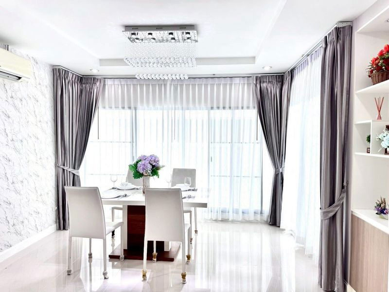 picture For Sale The Complete Sriracha - 13/21