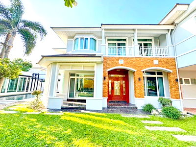 เช่าบ้านเดี่ยว อ่อนนุช 80 : จัดเต็มเฟอร์ฯทั้งหลัง 5 นอน นานาชาติแสตมฟอร์ด 200 ม. ARLหัวหมาก 1.8กม. เช่าคฤหาสน์ 2 ชั้น หลังใหญ่ กว้าง 6 น้ำ .