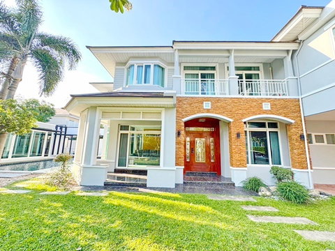 Fully furnished 5 bedrooms 1.8 km. Stamford Inter University. 200m.HuaMak Airport Link For rent-sale