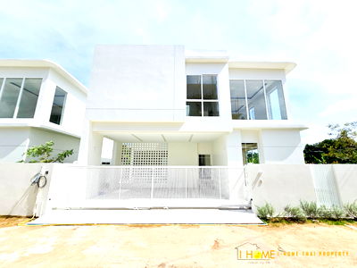 Houses for sale Suan Dusit University : Two-story pool villa for sale  4 bedrooms 3 bathrooms and 3 parkings.