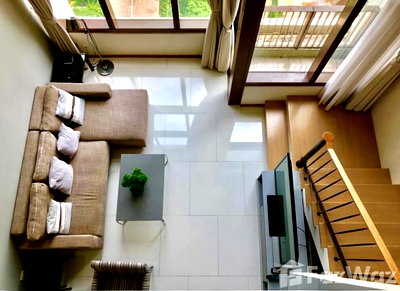 คอนโดให้เช่า : Duplex room in Soi Sukhumvit 24 1133056