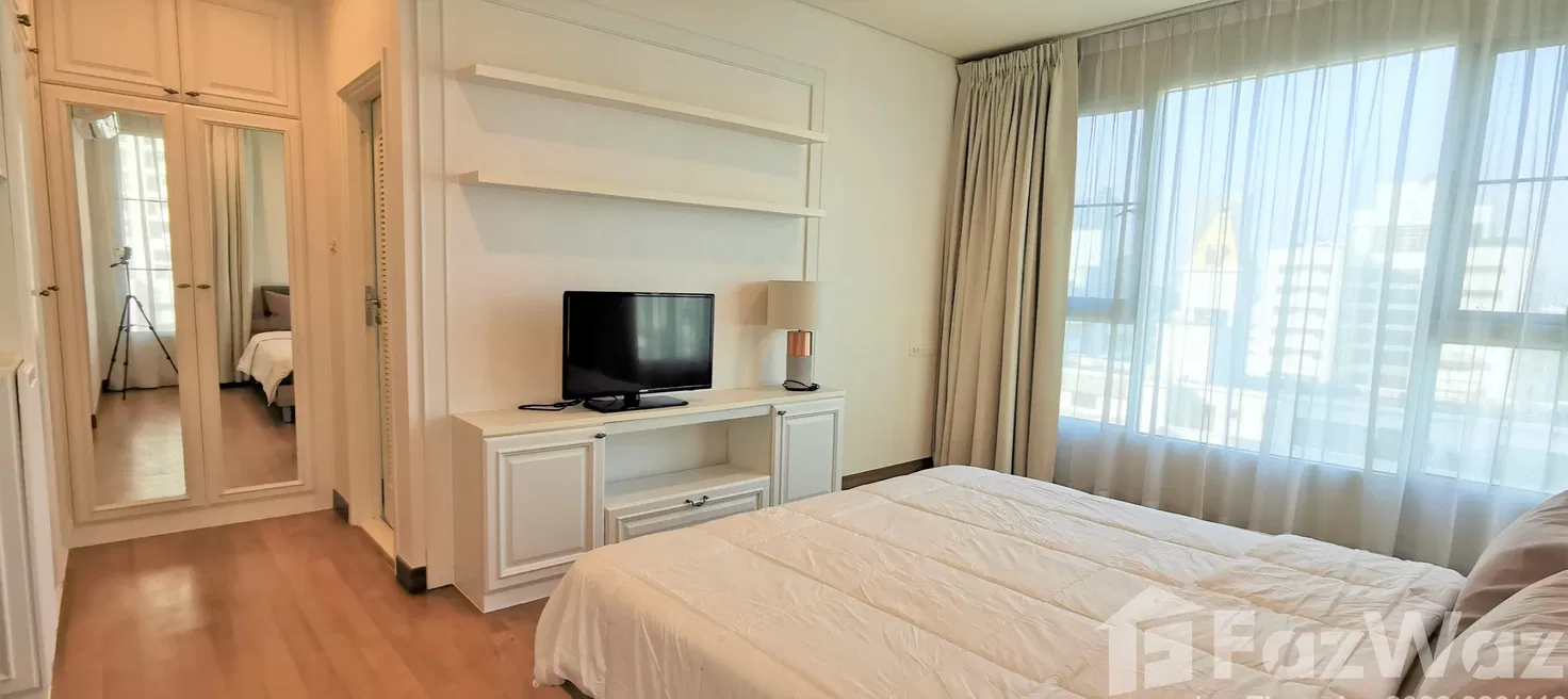 picture Luxurious Living in Bangkok's Affluent Khlong Tan Nuea 1124348 - 9/15