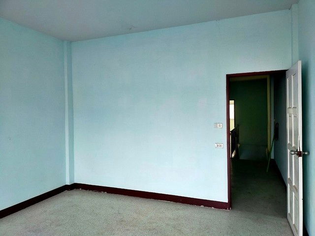 picture FOR SALE  COMMERCIAL BUILDING PROPERTY  900000 BAHT. - 8/8