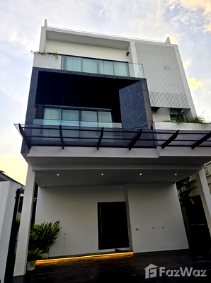 เช่าบ้านเดี่ยว เขตวัฒนา : วิลล่าให้เช่า 4 ห้องนอน ใน พระโขนงเหนือ, กรุงเทพมหานคร 5815638