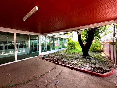 Houses for sale Bangna Commercial College :  🏡 2-Storey Corner Residence @ Golden Location - Sukhumvit 64