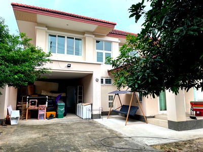 เช่าบ้านเดี่ยว เขตวัฒนา : บ้านเดี่ยวปล่อยเช่าตามสภาพหรือขาย อยู่ซอยปรีดี 42 แยก 4 ขนาดเนื่อที่บ้าน 93 ตรว พื้นที่ใช้สอยประมาณ 183 ตารางเมตร ราคาเช่า 30,000