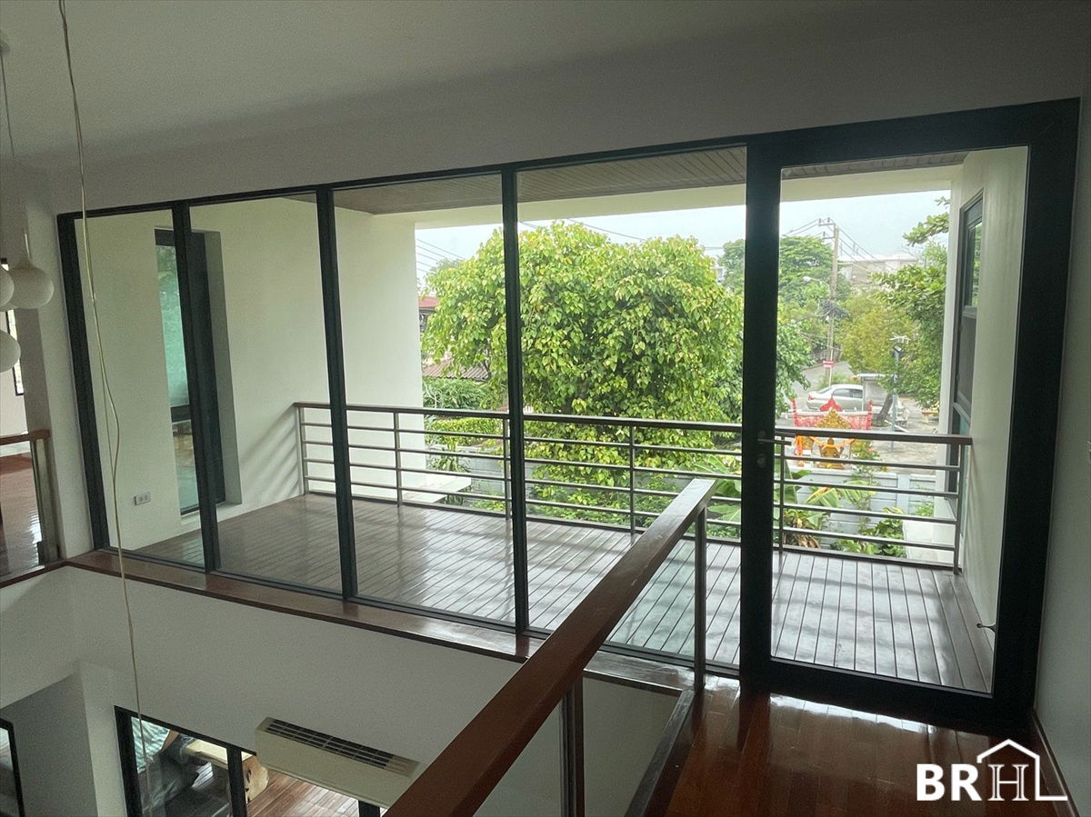 picture 🎉🩷 Renovated Corner House with Garden & Redwood Balcony in Ladplakao Location - 6/8