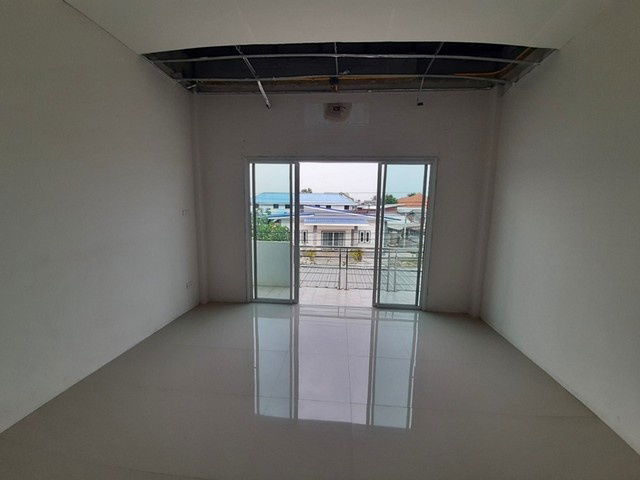 picture FOR SALE COMMERCIAL BUILDING PROPERTY 1083000 BAHT. - 6/8