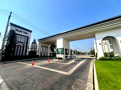 Townhouses for sale Nonthaburi : Townhome for Sale: 2-Storey Modi Villa Rama 5 - Kanchanaphisek Project 3 Bedrooms | 2 Bathrooms | 23.8 Sq. Wah