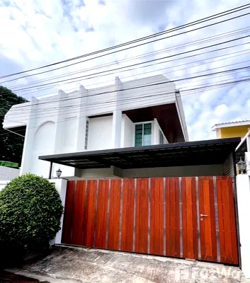 Houses for sale Chatuchak : 3 Bedroom House for sale in Chomphon, Bangkok  5864368