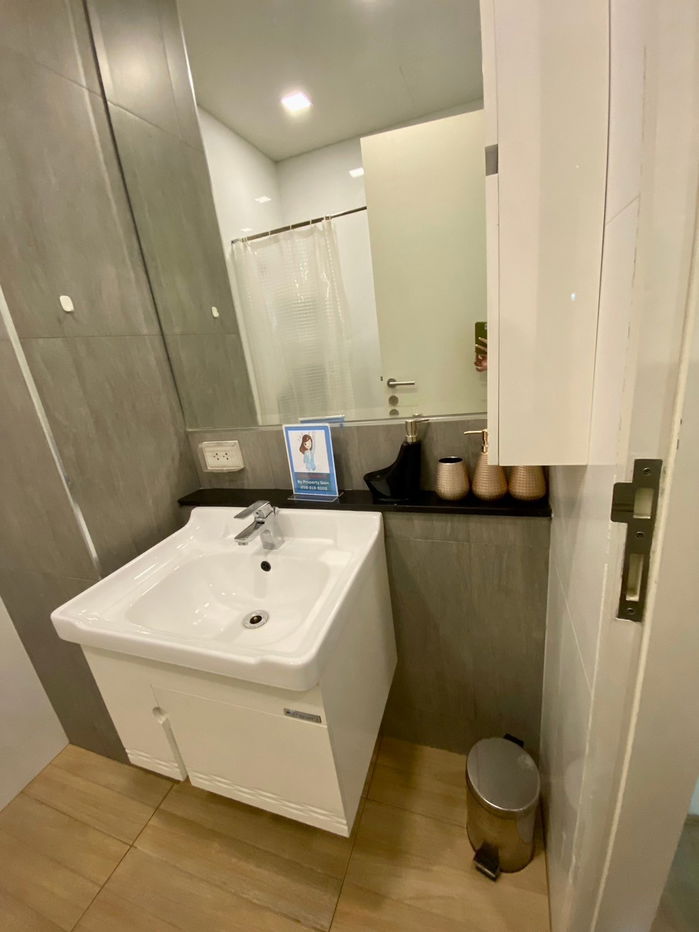 picture ðð§ĄStudio 7500 baht, Madrid Building, 6th floor, north side, cool all day, fully furnished, has washing machine, very good value - 9/16