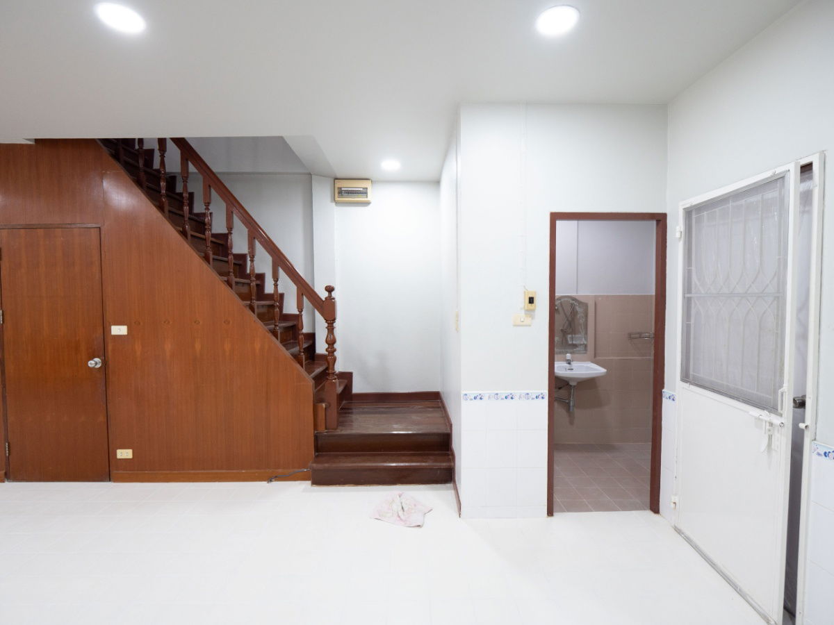 รูป ให้เช่าบ้าน ให้เช่าทาวน์โฮม ห้าช่าทาวน์เฮาส์ รีโนเวทใหม่ หมู่บ้านพรไพลิน 5 ซอยอ่อนนุช 16 ติดถนนสุขุมวิท 77 ใกล้รถไฟฟ้าBTSอ่อนนุช - รูปที่ 22/48