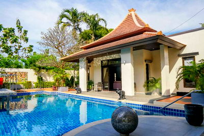 Houses for sale Bang Lamung Chonburi : Luxurious Pool Villa near Tara International School Pattaya for Sale