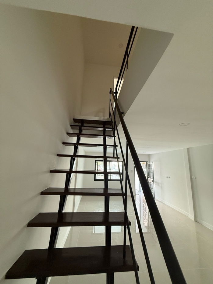 รูป S804 [ขาย] ทาวน์เฮาส์ รามคำแหง 142 🚆 MRT สถานีสัมมากร 💰 ราคาขายเพียง 2.79 ลบ. - รูปที่ 7/13