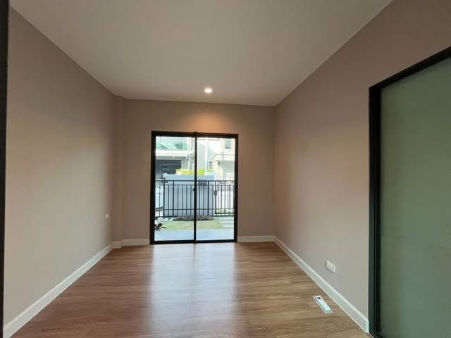 รูป ขายถูกกว่าโครงการ บ้านหรู บางกอก บูเลอวาร์ด พระราม 5 (50.3 ตร.ว.) 4นอน 3 น้ำ - รูปที่ 41/45